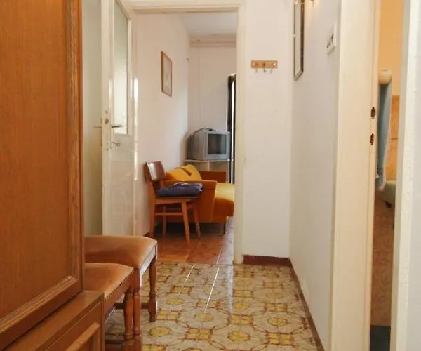 Apartamento With A Parking Space - 7110 Umag