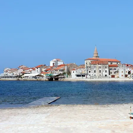 Apartament With A Parking Space - 7110 Umag