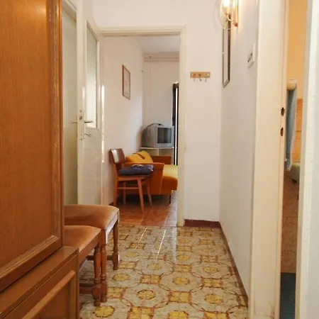 Apartment With A Parking Space - 7110 Umag